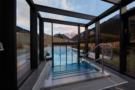 Outdoor spa tub. Hotel Portillo Dolomites 1966'