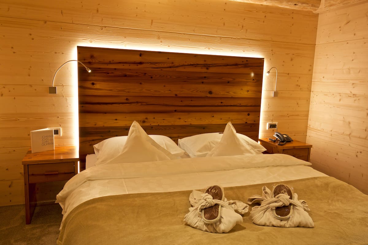 standard room, balcony (lodge) | minibar, in-room safe, desk, free wifi