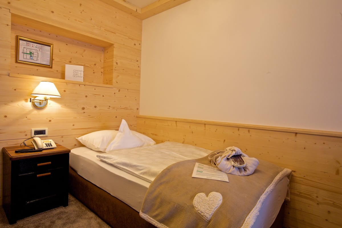 Comfort enkelrum | Minibar, värdeförvaringsskåp på rummet, skrivbord och gratis wi-fi
