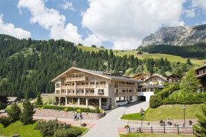 Front of property - Hotel Portillo Dolomites 1966' (Selva di Val Gardena)