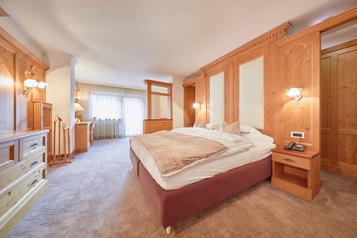 Superior Double Room | Minibar, in-room safe, desk, WiFi (free)