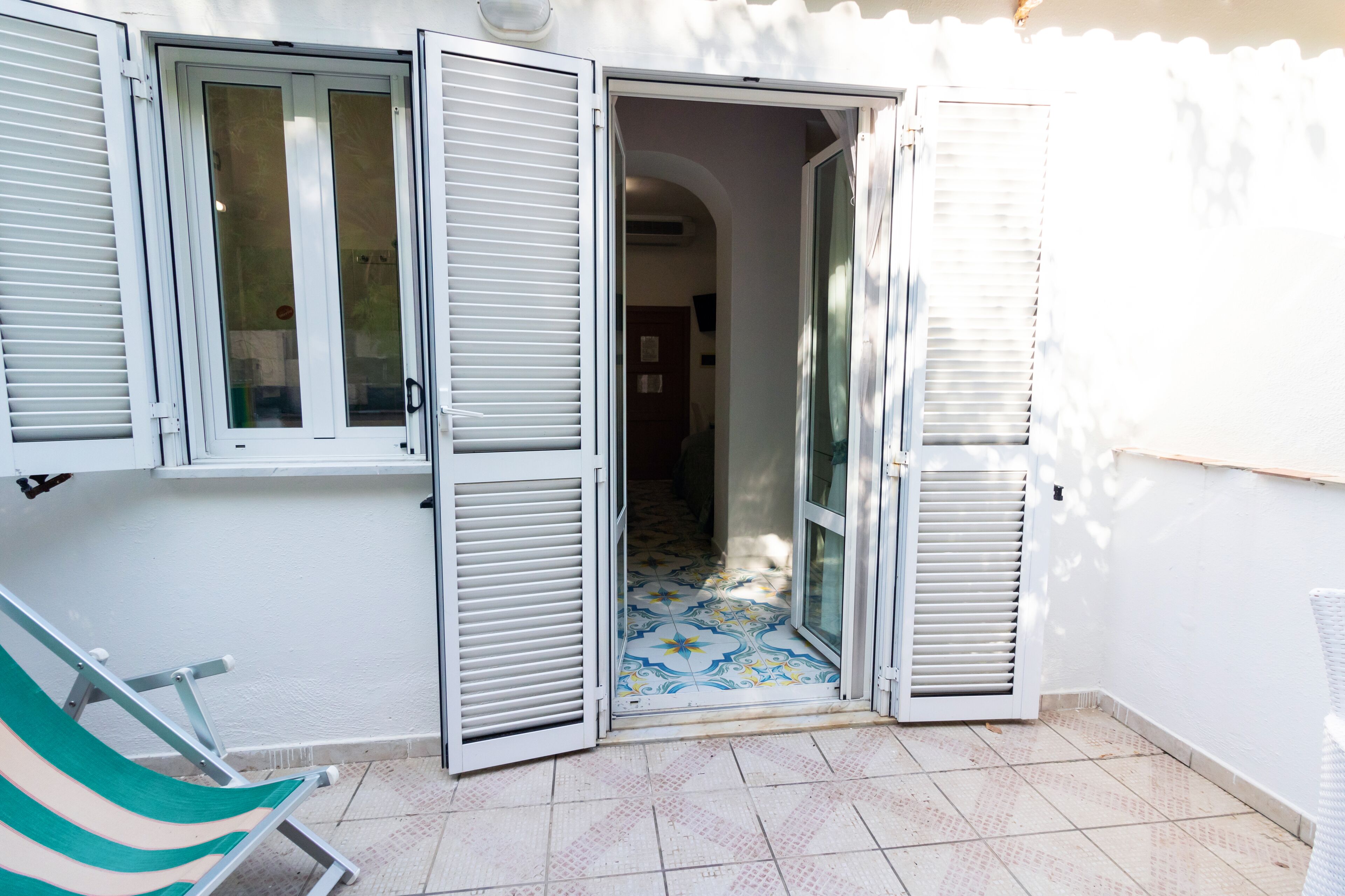 comfort room | terrace/patio