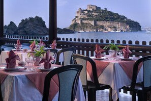 إطلالات على الشاطئ 