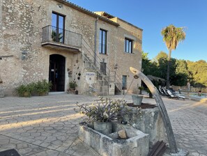 ด้านหน้าที่พัก