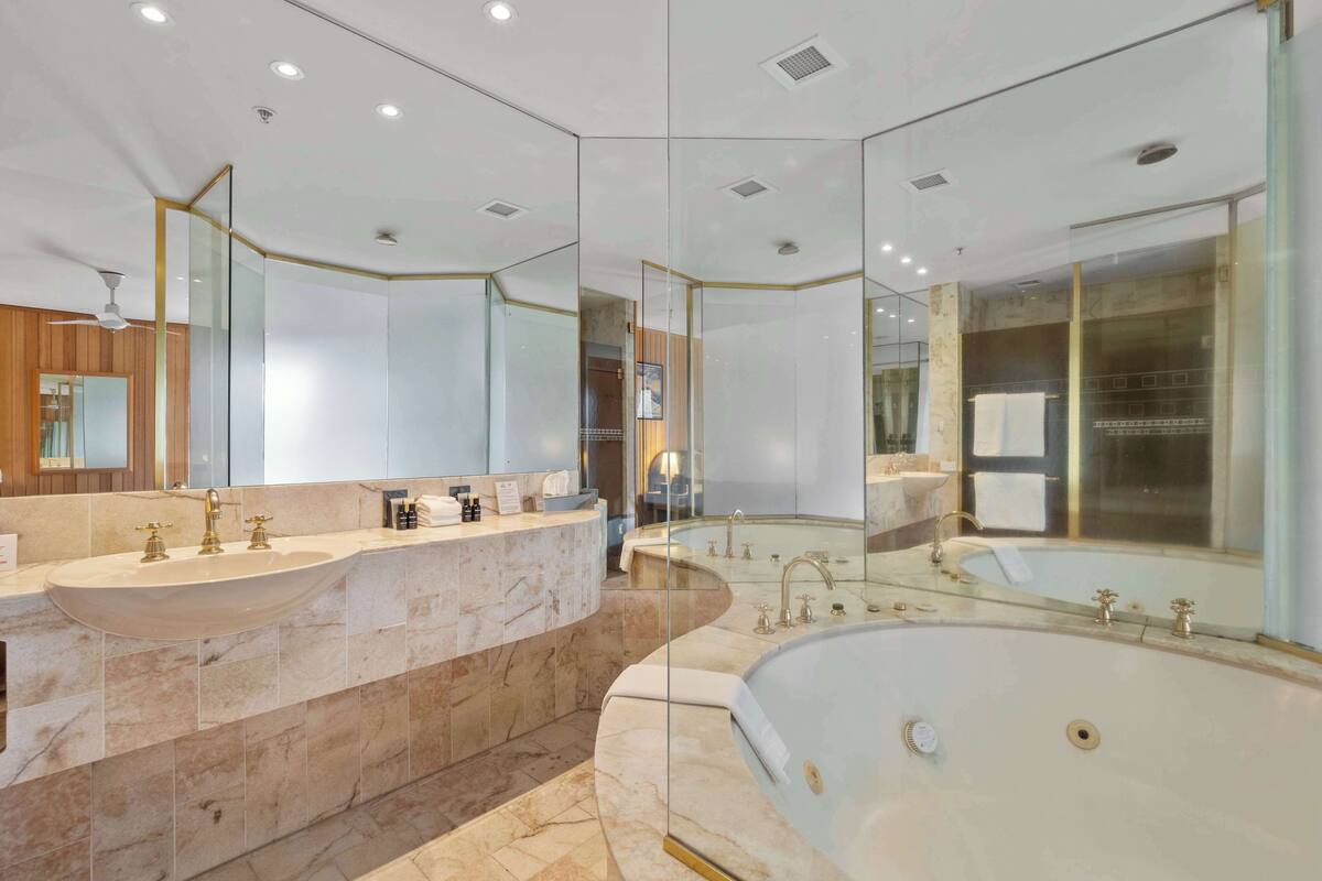 1 bedroom, premium bedding, minibar, blackout curtains