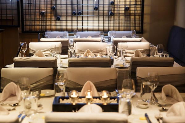 4 restaurants, serveren ontbijt, lokale en internationale gerechten