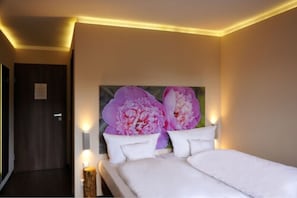 Bureau, fer et planche à repasser, Wi-Fi gratuit, draps fournis