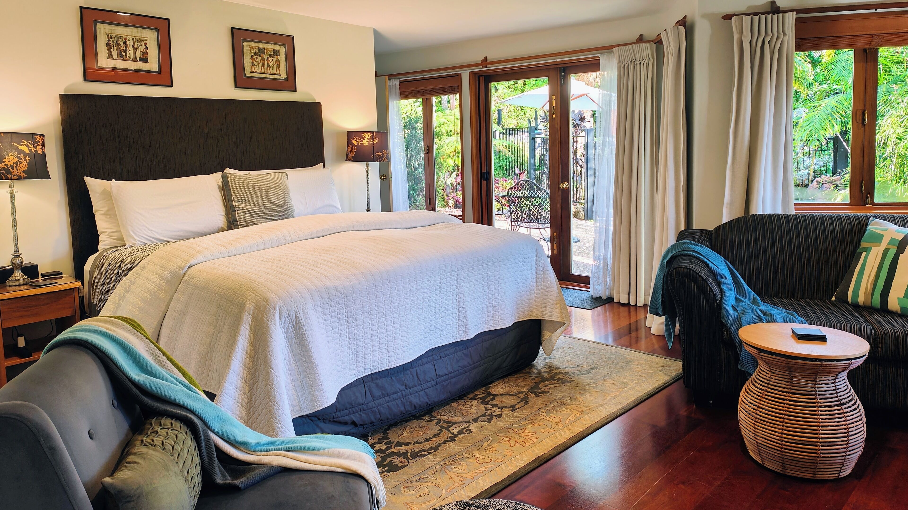 Premium Double Room, 1 King Bed, Pool Access, Garden Area | Bathroom