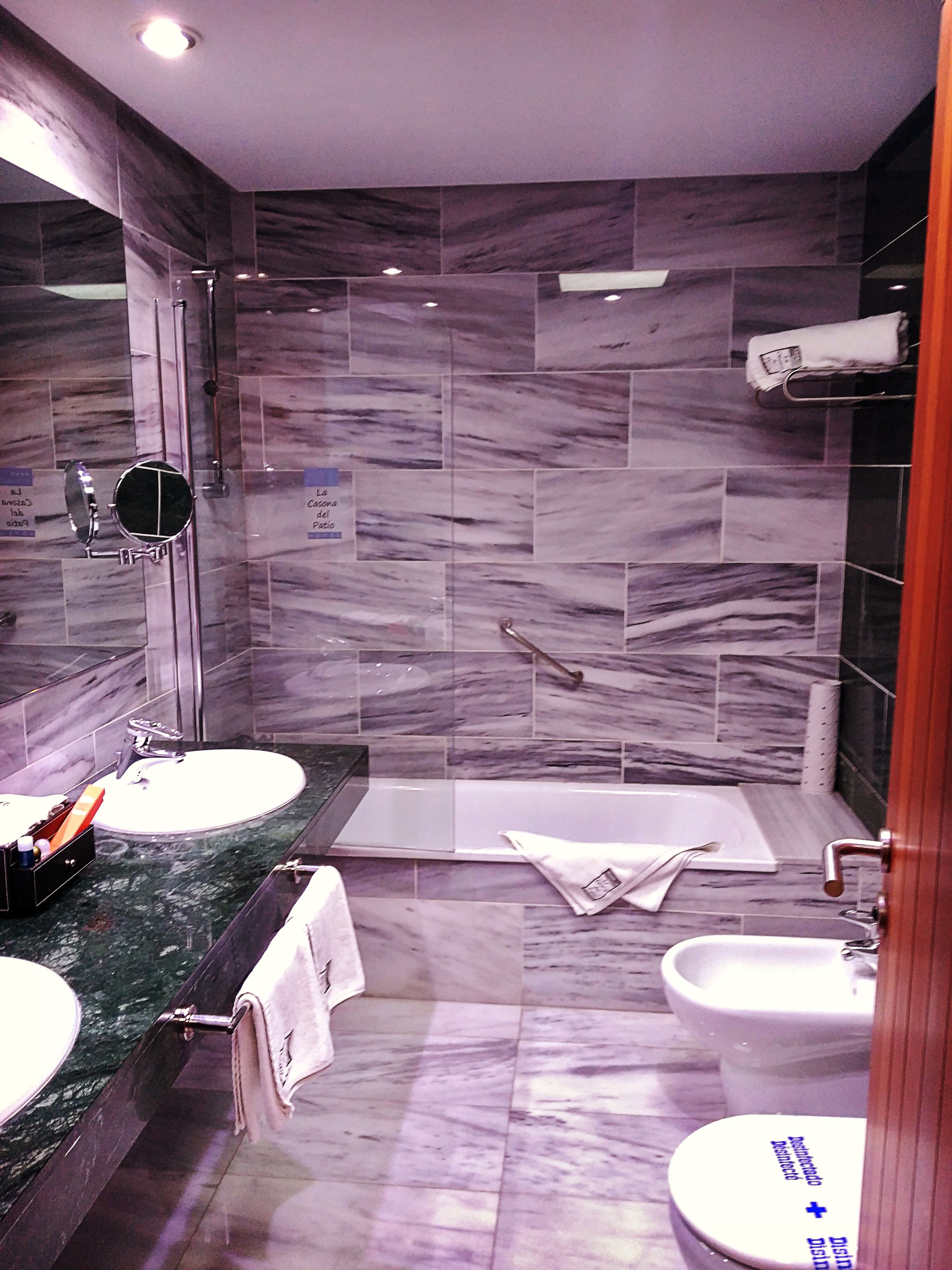 standard double room | bathroom | free toiletries, hair dryer, bidet, towels