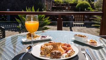 Frukostbuffé varje dag (EUR 15 per person)