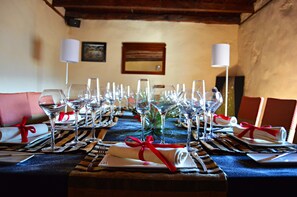 2 restaurants, spécialités Cuisine internationale