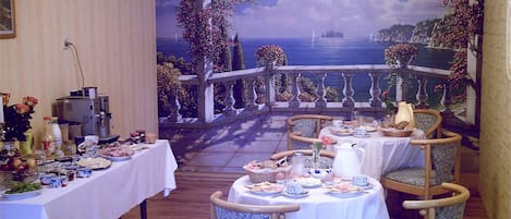 Free buffet breakfast