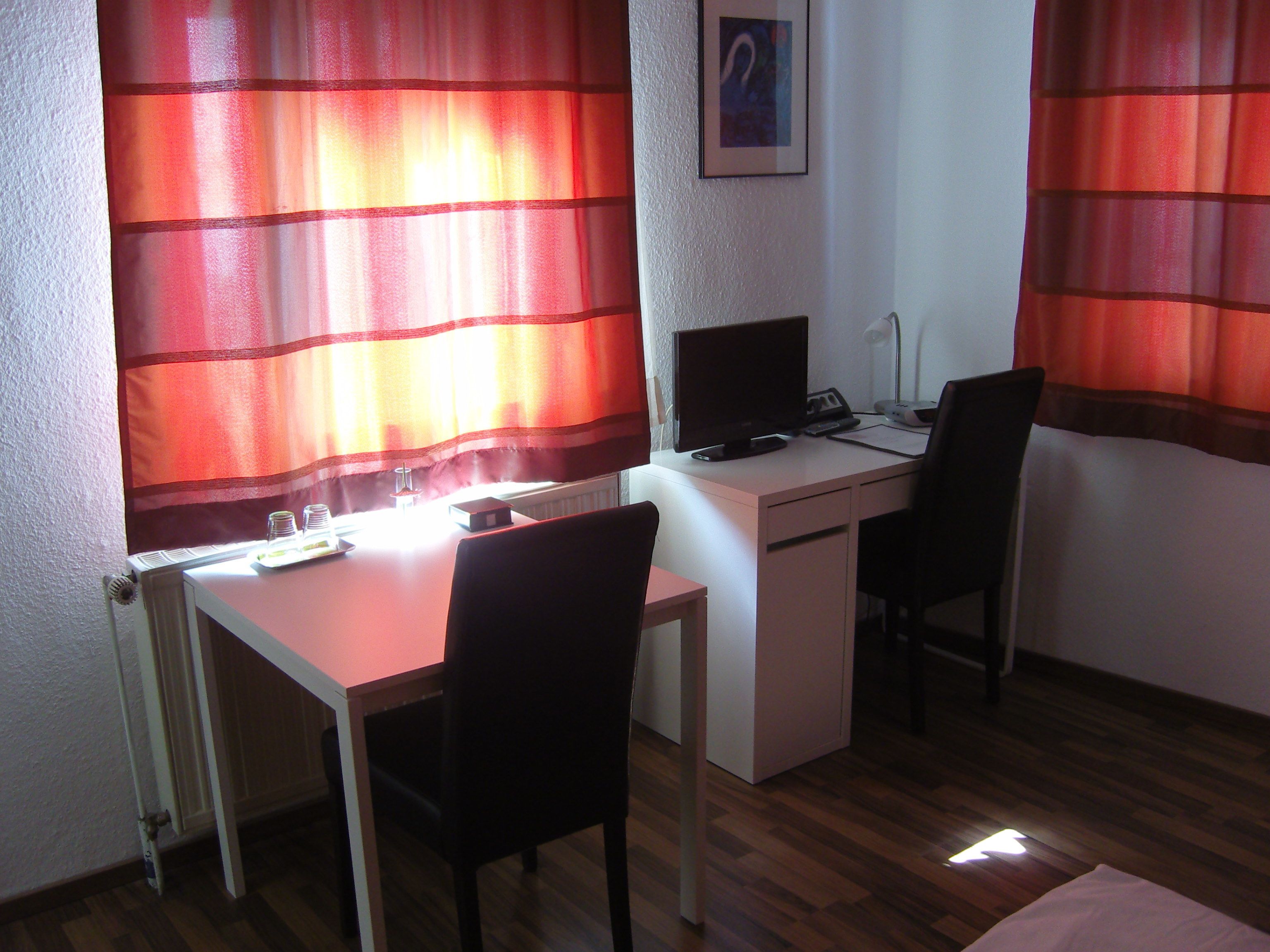 single room | room amenity