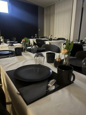 Daily buffet breakfast for a fee - Hotel Zum Löwen (Bad Homburg v.d. Hoehe)