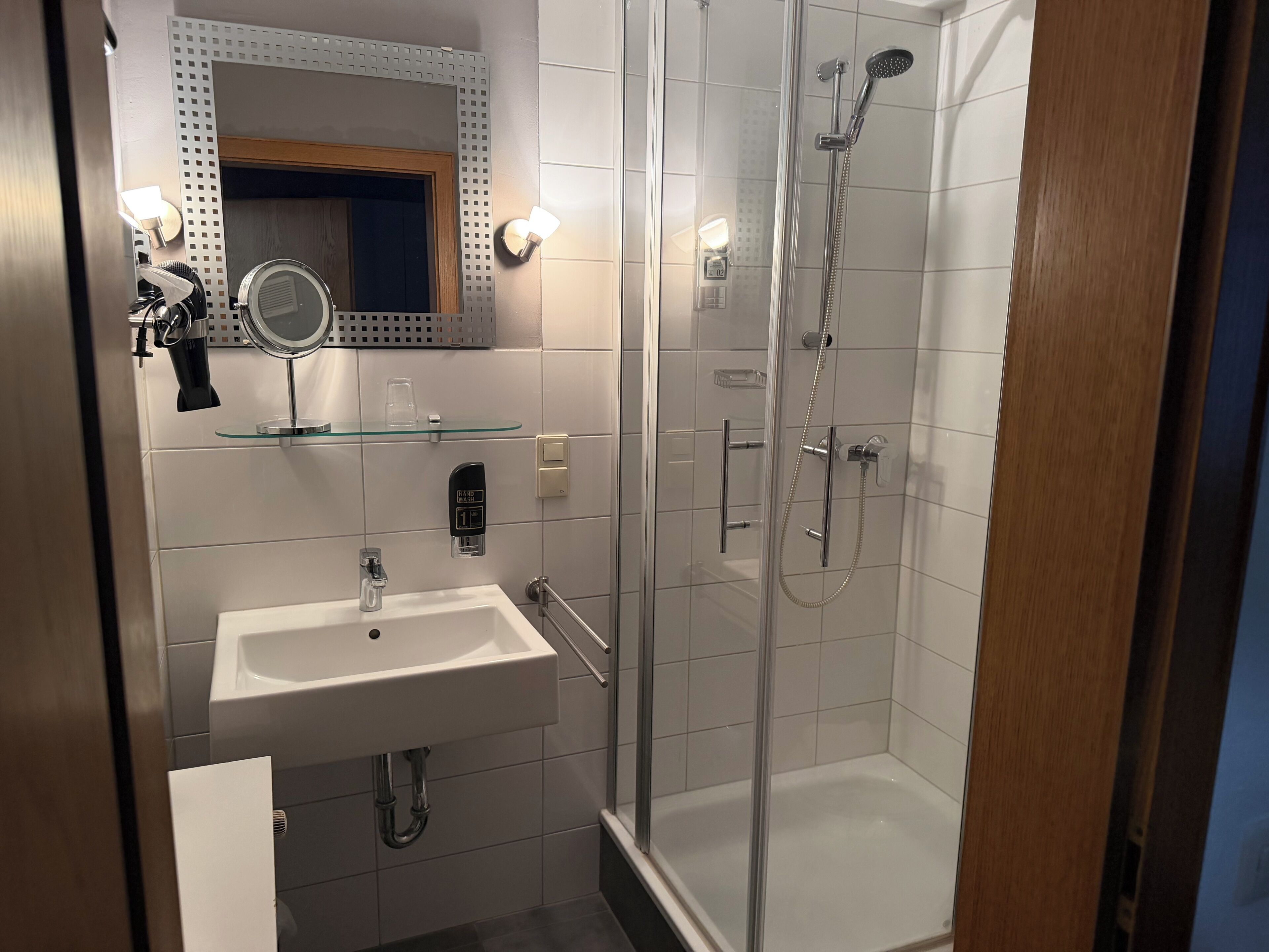 Bathtub, free toiletries, hair dryer, towels