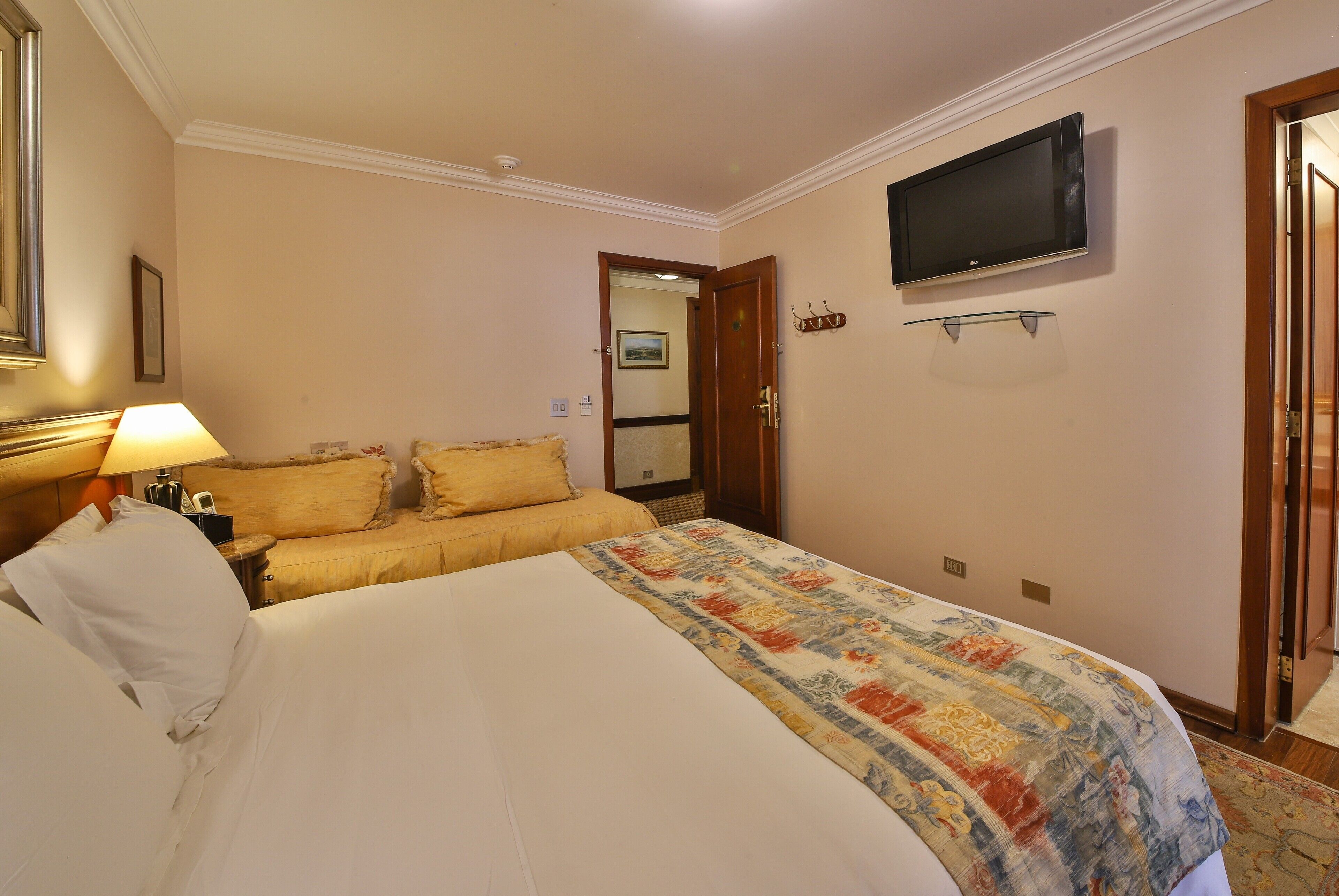 Photo - Le Suisse Elegance Hotel