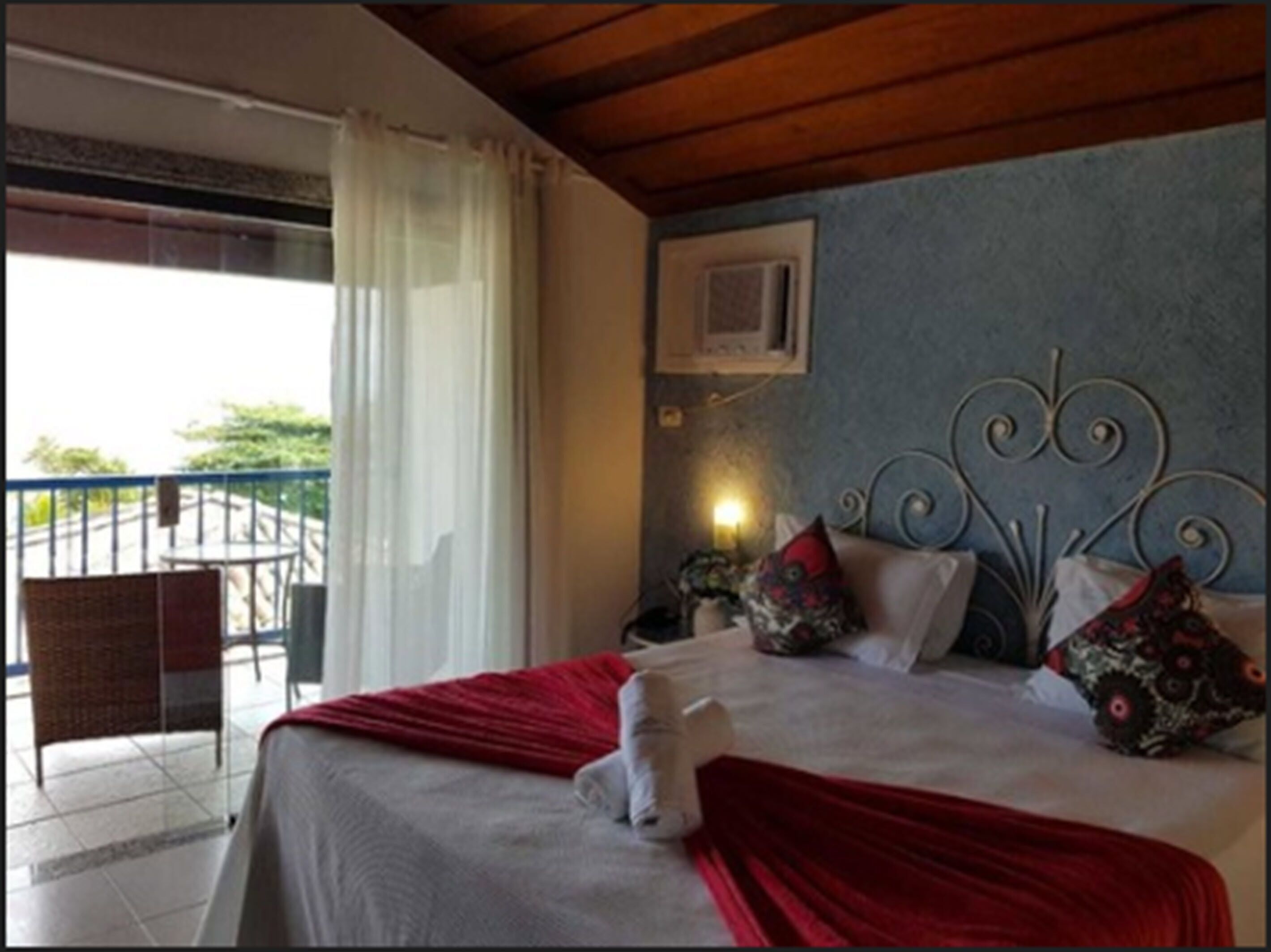 In-room safe, blackout drapes, free WiFi, bed sheets