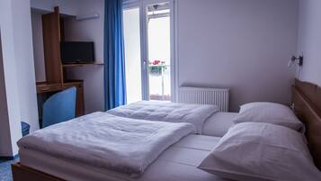 Standard Double or Twin Room | 1 bedroom, desk, blackout drapes, free WiFi