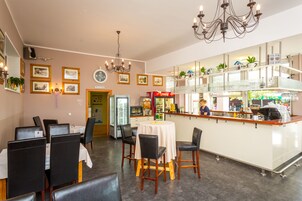 Bar (en el alojamiento)