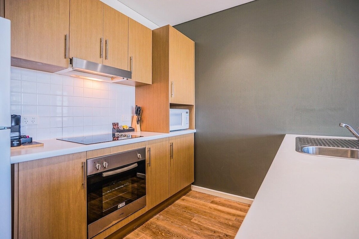 executive apartment | private kitchen | microwave, coffee/tea maker, electric kettle, toaster
