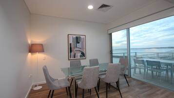 Penthouse, 2 Bedrooms | Living area