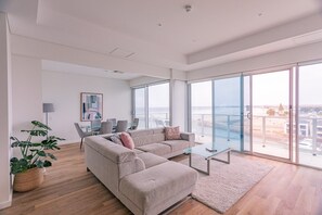 頂樓客房, 3 間臥室 | 布置獨特、書桌、遮光布/窗簾、熨斗/熨衣板