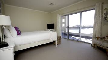 Deluxe-Apartment, 3 Schlafzimmer, Blick auf den Jachthafen | Individuell eingerichtet, Schreibtisch, Verdunkelungsvorhänge