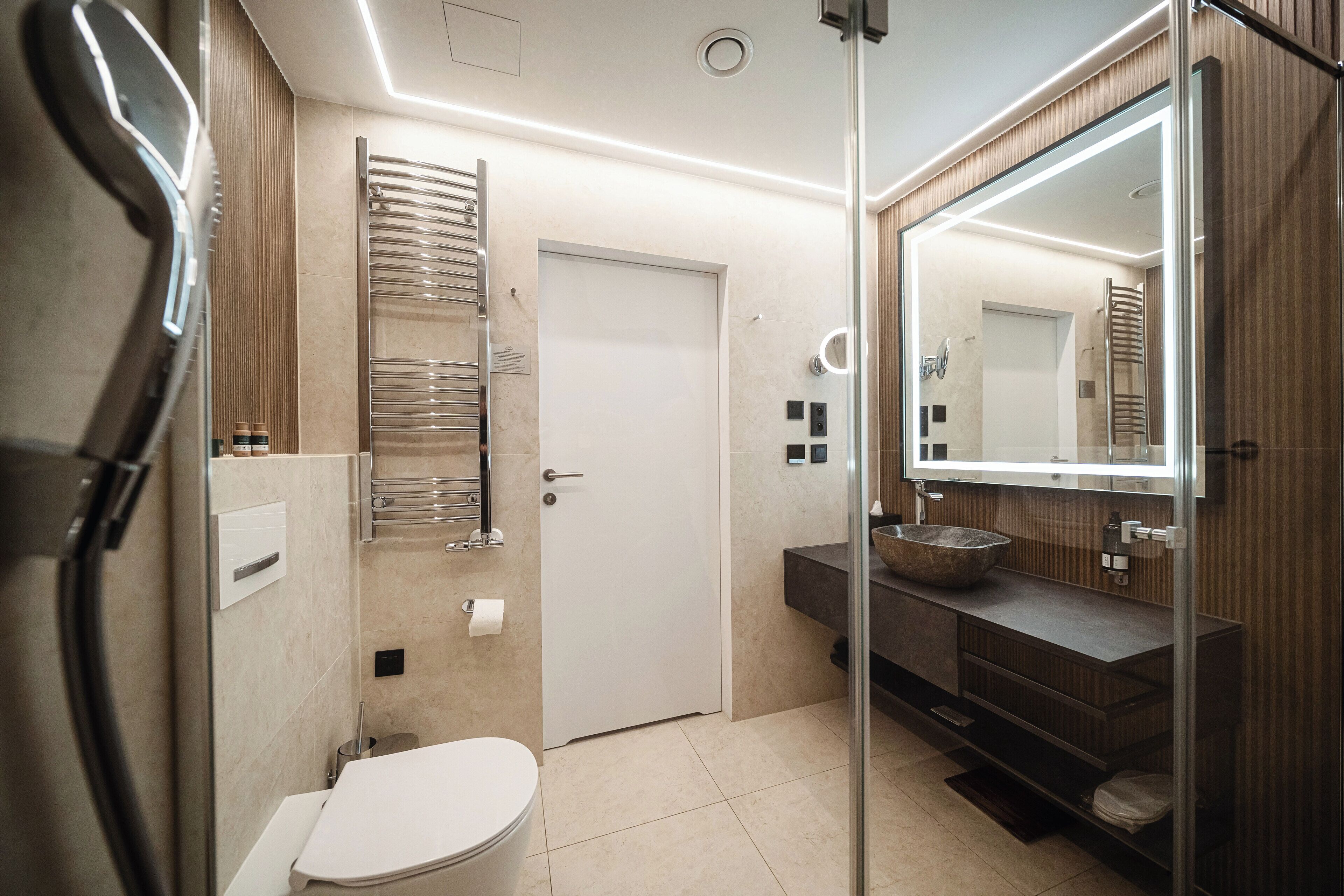 executive apartment, 1 bedroom | bathroom | designer toiletries, hair dryer, bathrobes, slippers