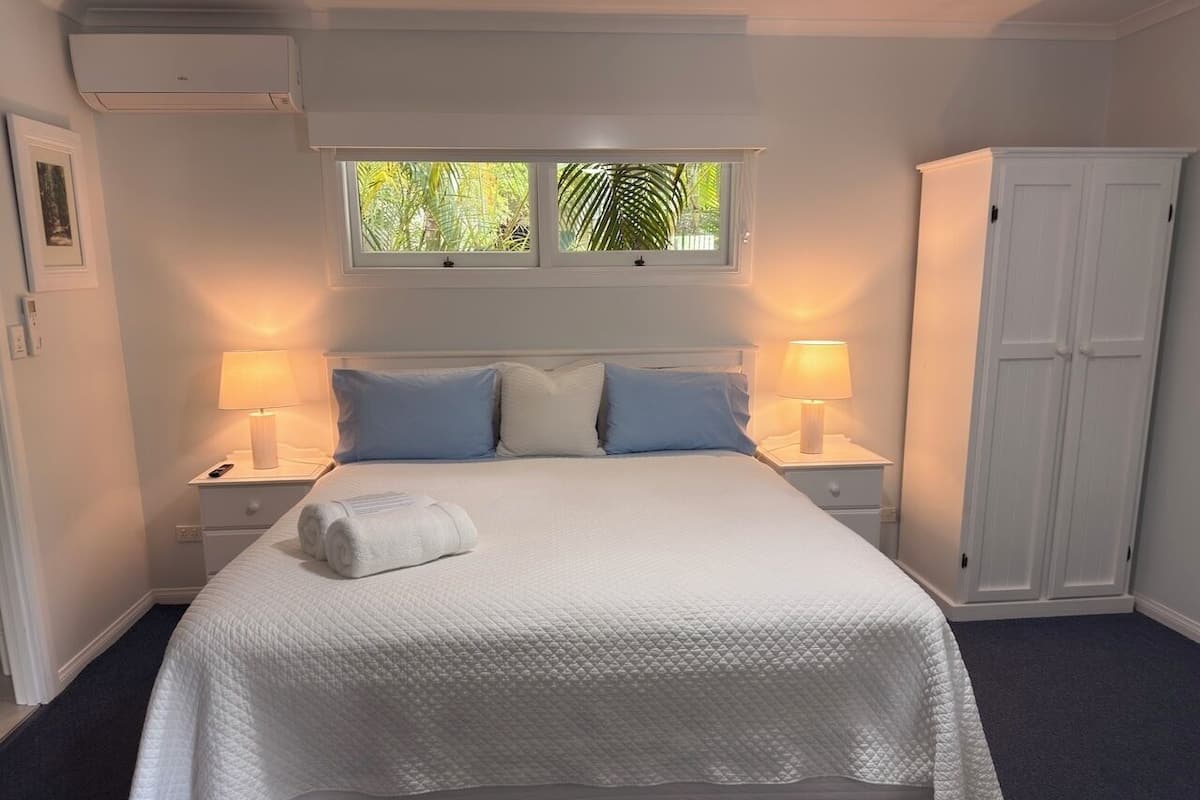 Deluxe Room, 1 King Bed | Premium bedding, individually decorated, individually furnished