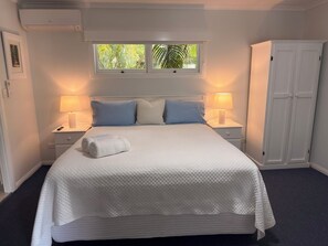 Suite familiale, 1 très grand lit et 1 canapé-lit | Literie de qualité, décor unique, ameublement unique