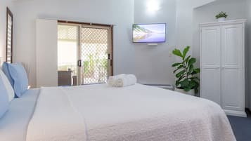 Deluxe Room, 1 King Bed, Non Smoking | Premium bedding, individually decorated, individually furnished