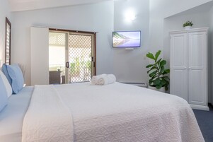 Deluxe Room, 1 King Bed, Non Smoking | Premium bedding, individually decorated, individually furnished