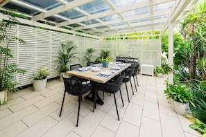 Microonde, macchina per caffè espresso, bollitore elettrico, tostapane