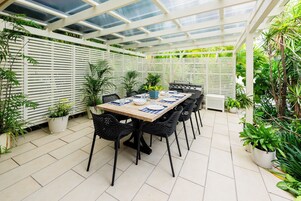 Microondas, cafetera expreso, tetera/pava eléctrica, tostadora