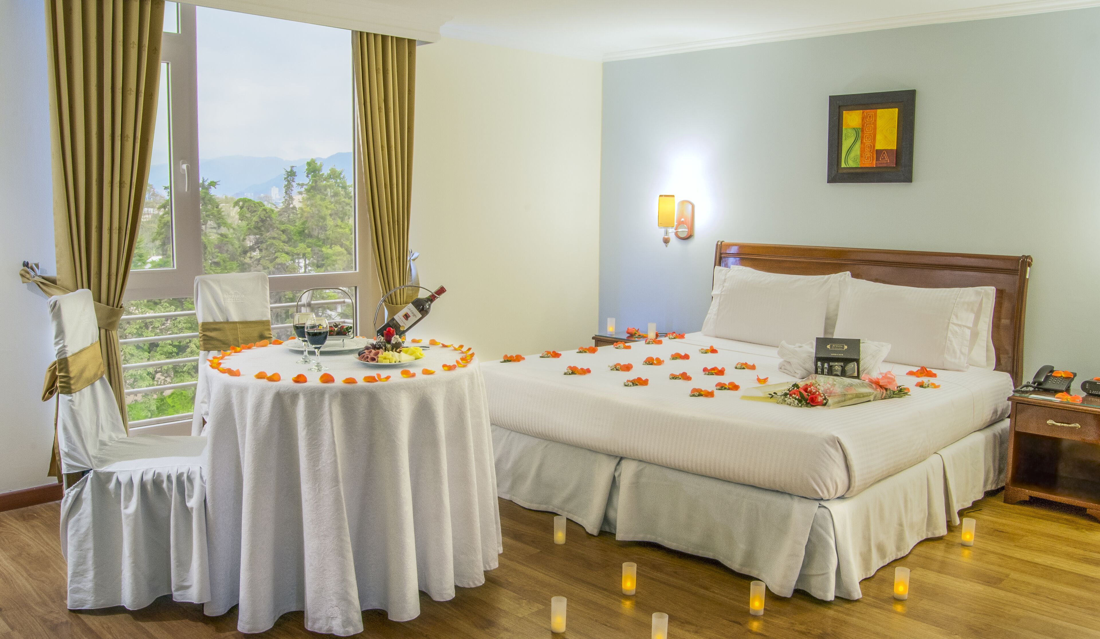 ห้องซูพีเรียดับเบิล, อ่างน้ำวน | 1 ห้องนอน, ตู้นิรภัยในห้องพัก, โต๊ะทำงาน, ห้องเก็บเสียง