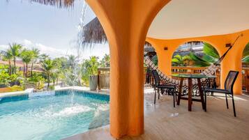 Suite Luxo - Superior | Minibar, brankas, dan dilengkapi dengan perabotan berbeda-beda