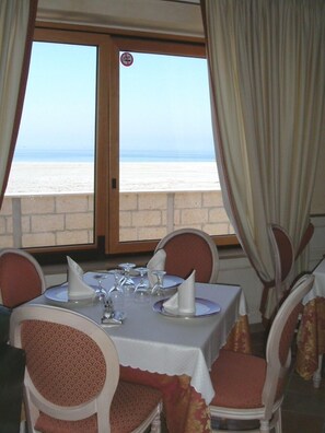 Breakfast, lunch and dinner served  - Hotel Ristorante La Lampara (Gizzeria)