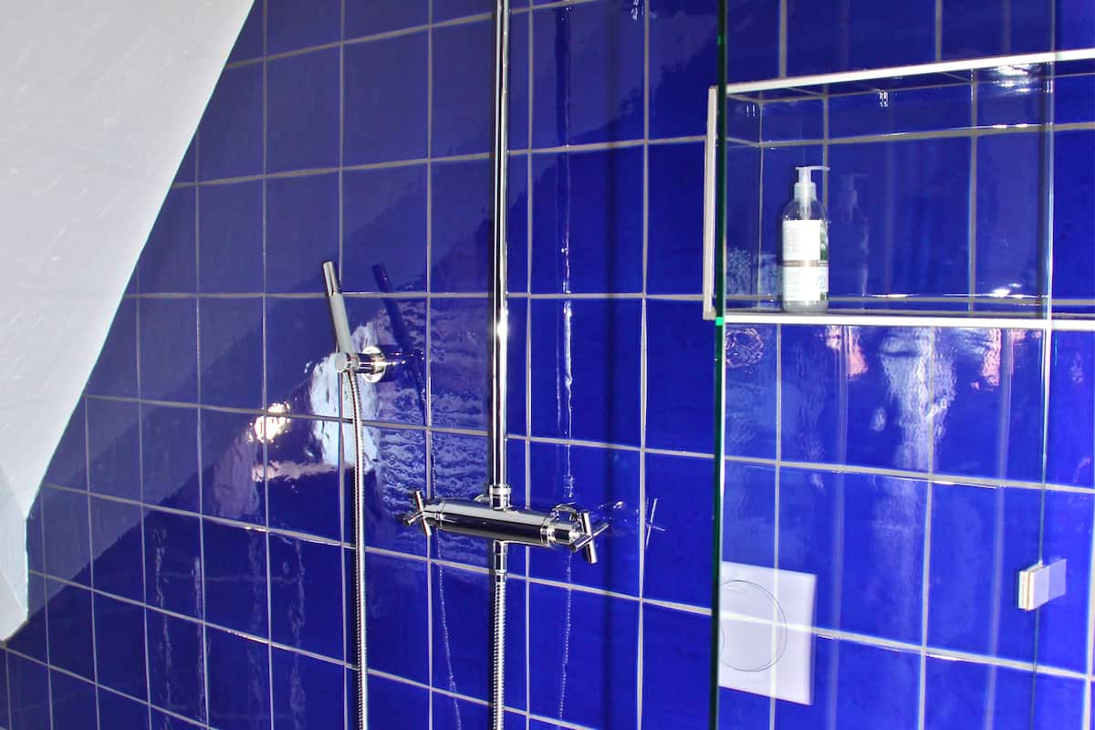 superior double room, sea view | bathroom | eco-friendly toiletries, hair dryer, towels