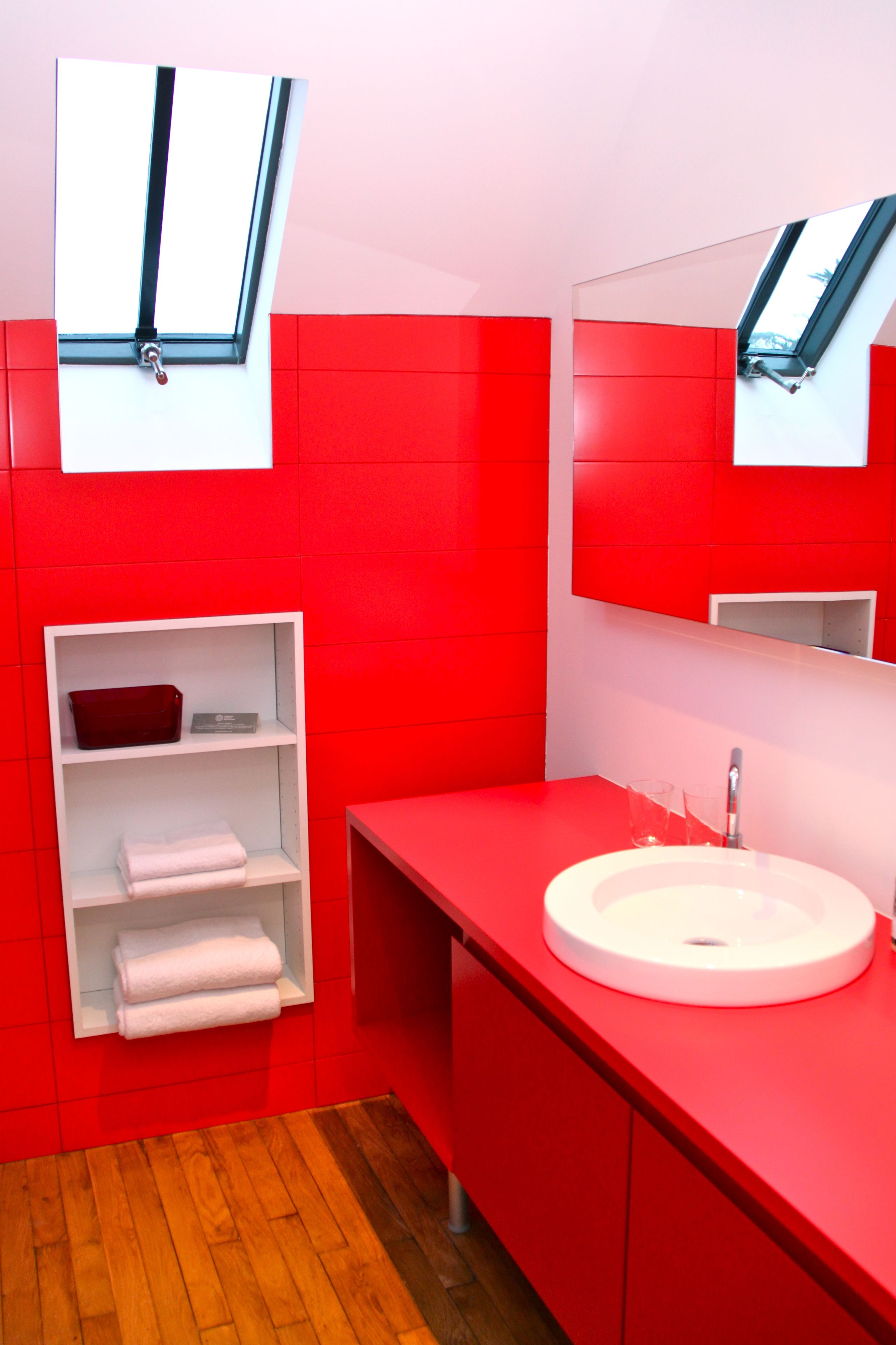 suite quadruple familiale | bathroom | eco-friendly toiletries, hair dryer, towels