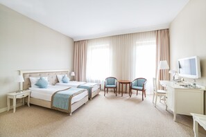 Premium bedding, minibar, in-room safe, desk - Hotel Herman (Plock)