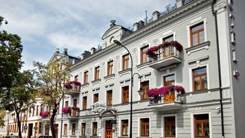 المنشأة من الخارج