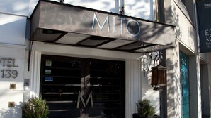 Property entrance - Mito Casa Hotel (Santiago)