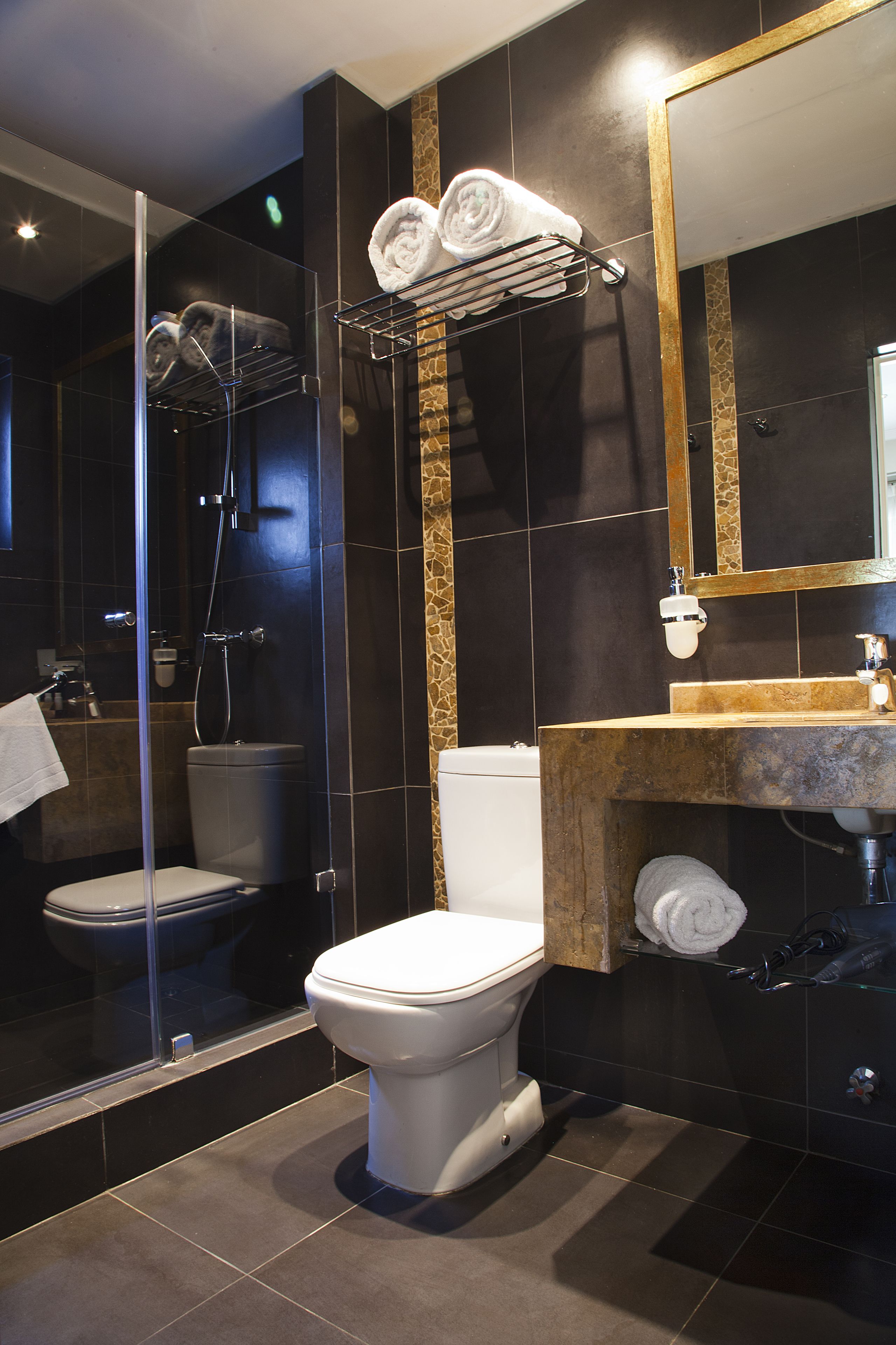 shower, rainfall showerhead, free toiletries, hair dryer