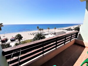 Habitación con 1 cama matrimonial o 2 individuales, Terraza, vista al mar | Terraza o patio