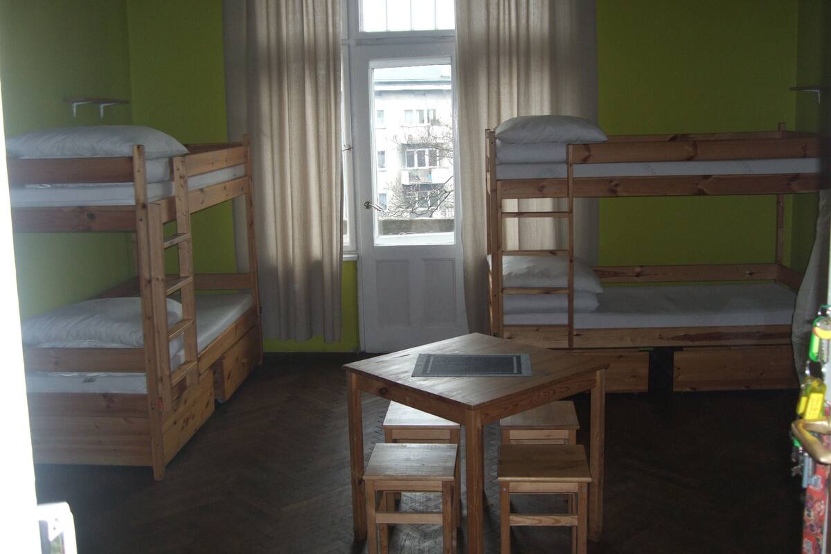 Dormitorio compartido, baño compartido (for 6 people) | Sábanas de algodón egipcio y colchones con acolchado adicional