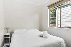Superior Two Bedroom Cabin | Premium bedding, down comforters, desk, iron/ironing board - Warrnambool Holiday Village (Warrnambool)