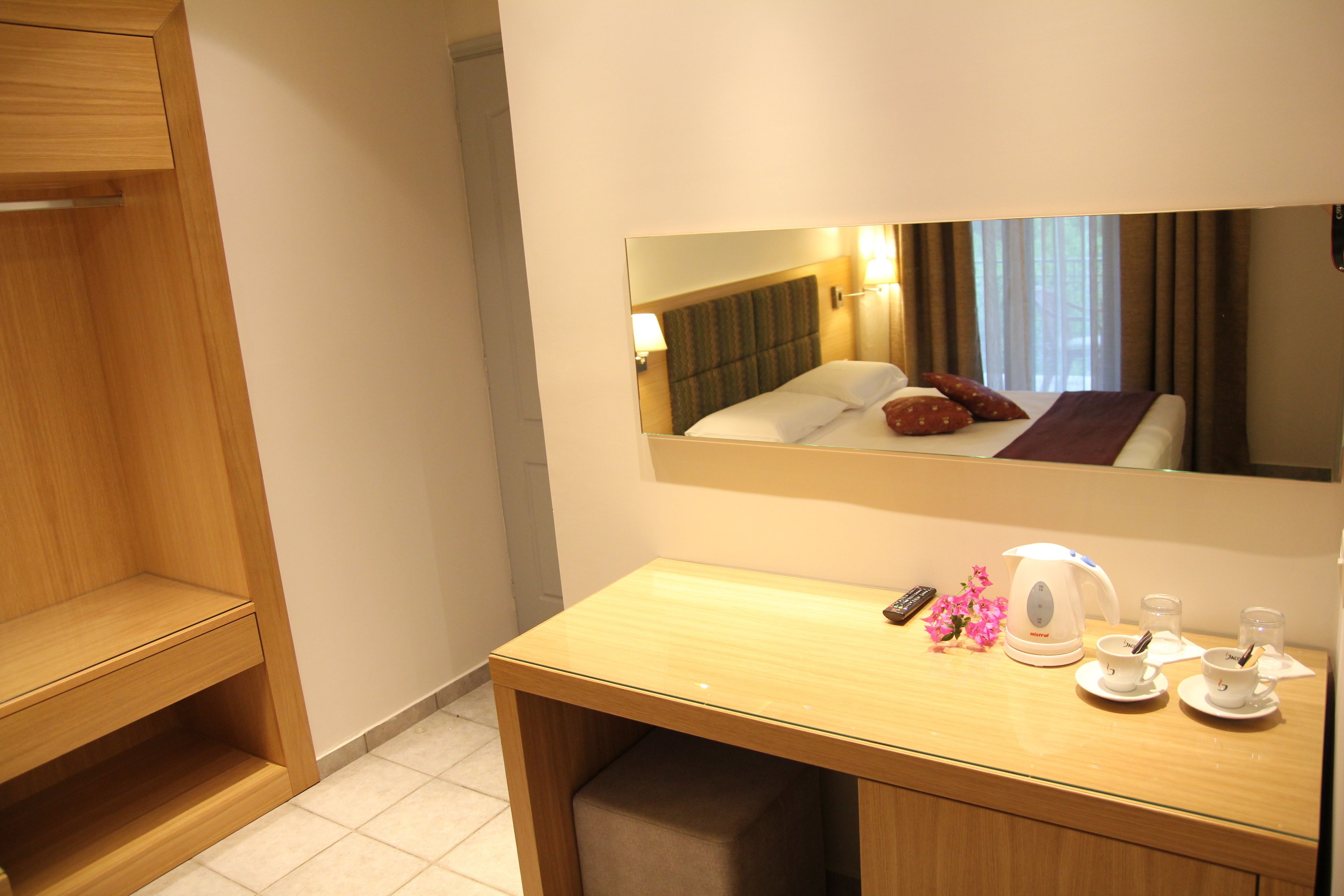 single room | room amenity