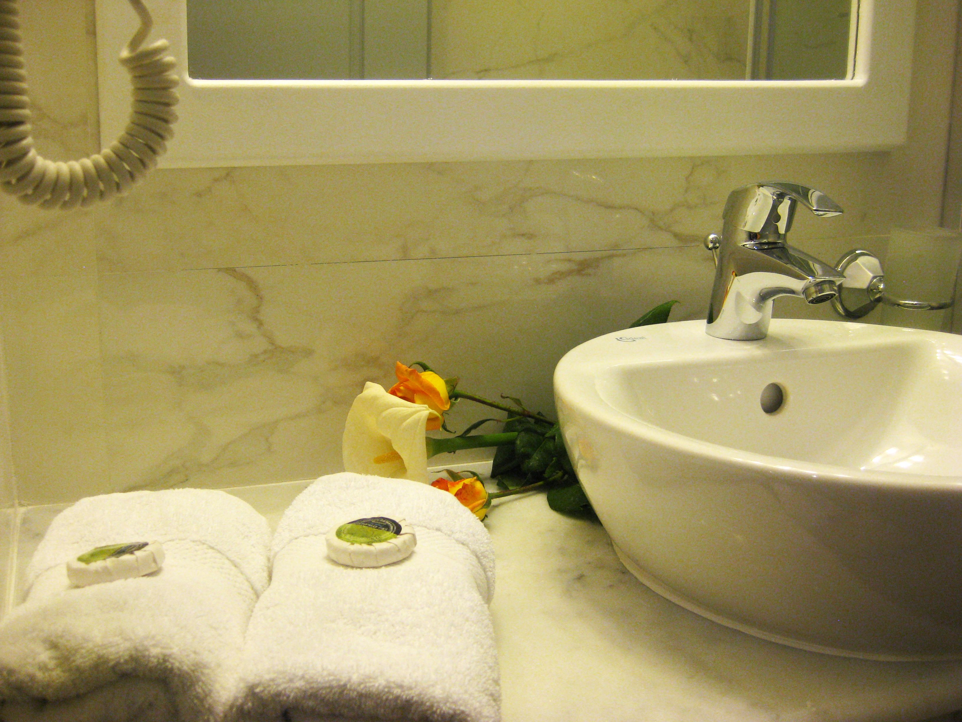 shower, rainfall showerhead, free toiletries, hair dryer