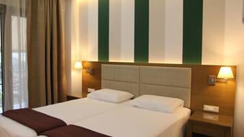 Double or Twin Room | Desk, blackout curtains, soundproofing, free WiFi
