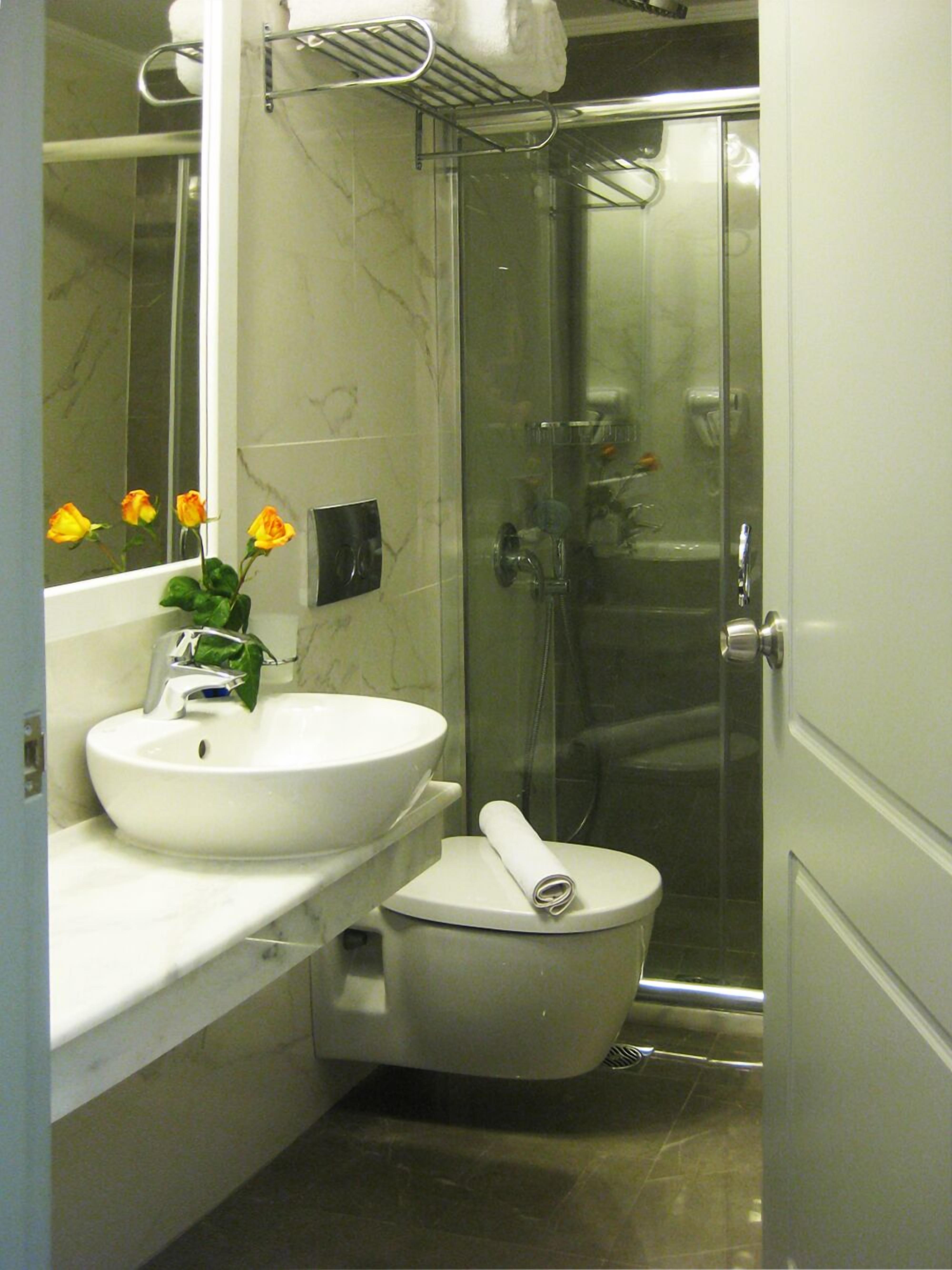 shower, rainfall showerhead, free toiletries, hair dryer